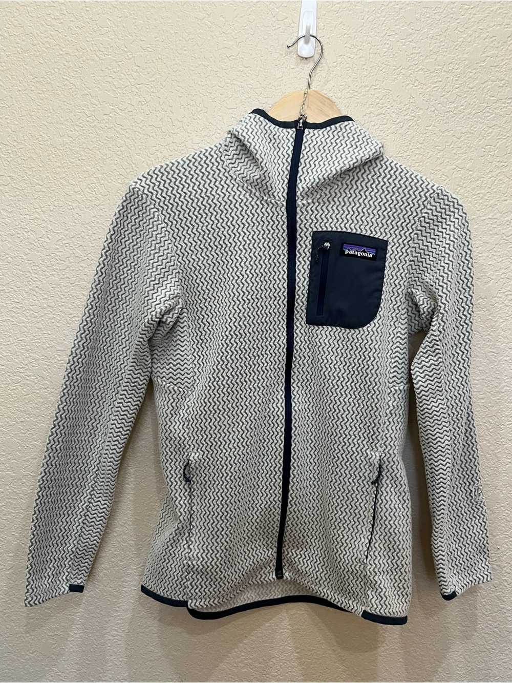 Patagonia R1 Air Full Zip Hoodie Size Medium - Picture 6 of 11